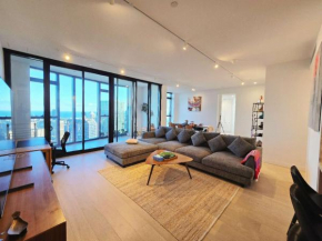 City Luxurious penthouse 3b2.5b Apt 202sqm